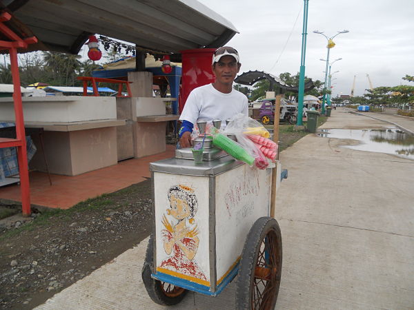 Even ice cream vendors can be sources of information on where to find the cheapest lodgings