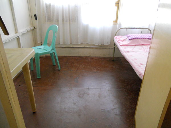 No bells-and-whistles room for one