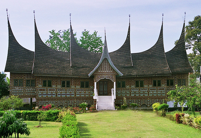 Sumatra Minangkabau Home (Photo by Erwin Soo)