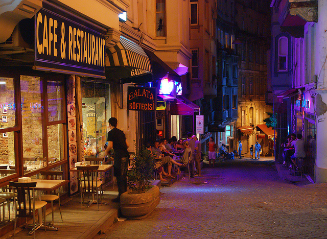 Istanbul Nightlife (Photo by Erwin Soo) 